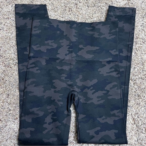 Spanx Black Camo Leggings Size Small NWT - Picture 7 of 10